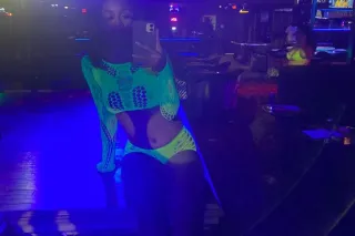 Submissive Erotic playmate Vee - Image 3