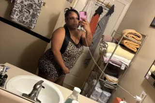 Hey Luvs It’s Karma 5’4 brownskin upscale babe💦 new in town here to fulfill your pleasurable desires 🍆💦👅 not with any games also wanting to deal with men 35 and up 💋 - Image 2