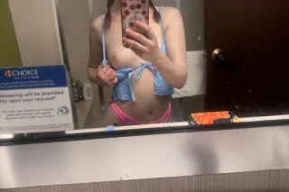 👀👅Petite Redhead THROATGOAT wants to PARTY🍾🎁🎈🥳🫦💋👅👀 - Image 4